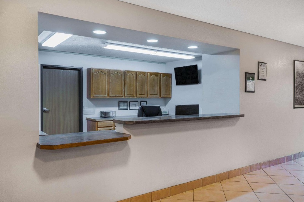 Super 8 by Wyndham Fountain Main image